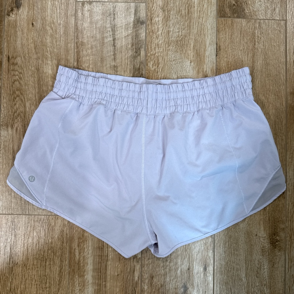 Lululemon Athletica Hotty Hot Short 2.5 - Picture 2 of 3